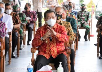HADI MULYADI MEMINTA AGAR MASAYRAKAT KALTIM TIDAK TAKUT DI VAKSIN