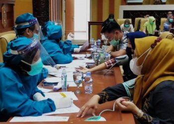 Antusiasme Anggota DPRD Samarinda Bersama Staf Divaksin Covid-19