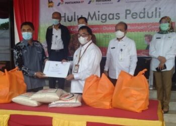 SKK Migas. PHM, Pertamina EP aset 5  serahkan 190 paket Sembako Ke Pemkot Balikpapan