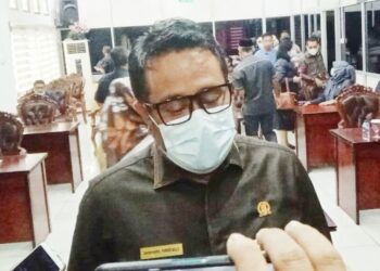 Rapat Paripurna DPRD Balikpapan, Pantun Gultom Resmi Gantikan Thohari Asiz