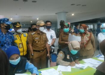 Satgas Covid Balikpapan Rapit Antigen terhadap Penumpang Pesawat dan Kapal Laut