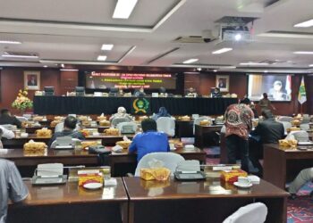 Tuntutan PAW Makmur Menyeruak Di Paripurna 24 DPRD Kaltim