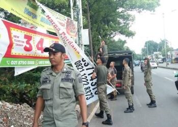 Ciptakan Kota Indah, Satpol-PP Tindak Spanduk Liar