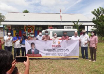 Wakil Ketua Komisi IV DPR RI Budisatrio Djiwandono Serahkan Bantuan Mobil Ambulans ke masyarakat Toraja di Kutim, dan RMU di PPU. 