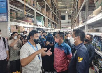 Sidak Minyak Goreng, Komisi II DPRD Kaltim Pastikan Minyak Goreng Ada Di Pasaran.