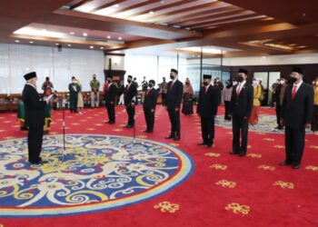 Resmi, Tujuh Anggota Komisioner Kaltim Di Lantik, Gubernur Harapkan Kinerja Lebih Maksimal.