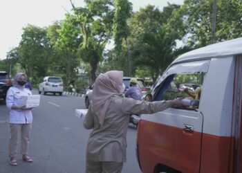 Rahmatia Anggota DPRD Dari Partai Gerindra Bagikan 500 Paket Takjil Buka Puasa