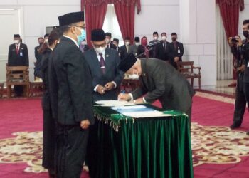 154 Pejabat Administrator, Pengawas dan Fungsional Dilantik Gubernur Kaltim