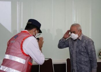 Isran Sambut Menhub Budi Karya Sumadi di Balikpapan