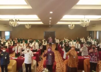 Lakukan Bimtek Penyusunan dan Publikasi Karya Tulis Ilmiah Bagi Guru, Nina : Guru Profesional Harus Mampu.