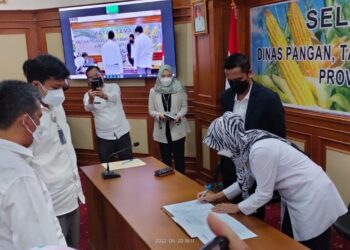 Tingkatkan Kualitas Pangan Kaltim, Perum Bulog Lakukan MoU Dengan Para Petani Agar Dapat Menghasilkan Beras Yang Berkualitas