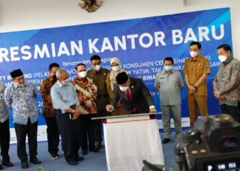 Gubernur Kaltim Resmikan Gedung Disperindagkop dan UMKM, Isran : Pelayanan Akan Lebih Maksimal