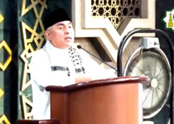 Gubernur Kaltim Lakukan Sholat Idul Fitri Berjamaah Di Masjid Baitul Muttaqien, Kumandangkan Takbir.