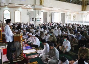 Hadiri Salat IdulFitri, Kabiro Kesra Ajak Masyarakat Untuk Tetap Menjaga Prokes