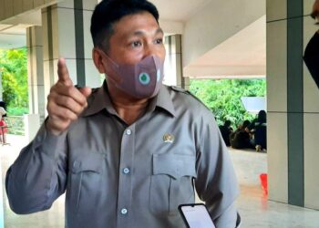 Joni Soroti Kondisi Jalan Menuju Bandara APT Pranoto, Sebut Jangan Tunggu Presiden Baru Ada Perbaikan