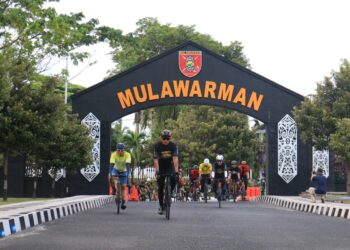 PANGDAM OLAHRAGA BERSAMA DENGAN PRAJURIT DAN PNS MAKODAM VI/MLW