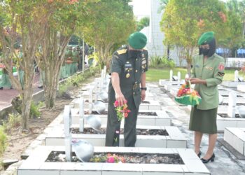 Keluarga Besar Kodam VI/ Mlw Adakan Ziarah Rombongan Dan Tabur Bunga Di TMP