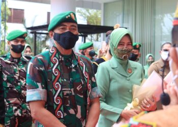 Mayjen TNI Tri Budi Utomo Awali Tugas Jadi Pangdam  VI/Mlw  Disambut Dengan Tradisi Tepung Tawar