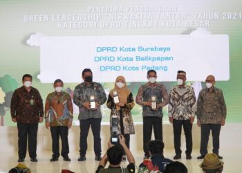 Ketua DPRD Balikpapan Kembali Menerima Penghargaan Green Leadership Nirwasita Tantra