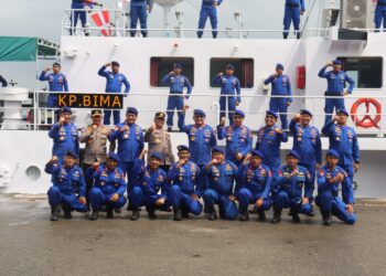 Cek Kapal Patroli Bima-7014, Kabaharkam Polri Berikan Arahan Kepada Personil Dit Polairud Polda Kaltim