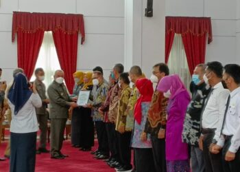 Gubernur : Penghargaan PNS Berprestasi Masih Belum Cukup Dibandingkan Jasa Yang Diberikan