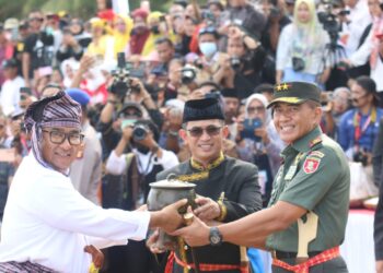 Pangdam VI/Mlw sambut Festival sandeq di Pantai Manggar