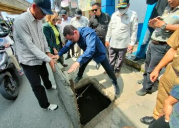 Angkasa Jaya Susuri Jl. Djuanda, Cek Irigasi air Sepanjang Jalan Djuanda