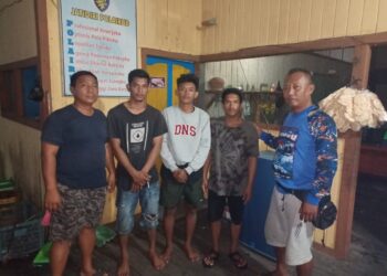 Satpolairud Polres Kukar Evakuasi Kapal Klotok KM. MAHKOTA Yang Tenggelam
