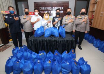 Peduli Dampak Kenaikan BBM Polresta Balikpapan Serahkan Bansos Kepada Jurnalis Balikpapan