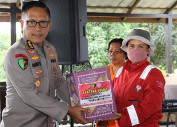 200 Paket Sembako Disalurkan Bid Dokkes Polda Kaltim Kepada Masyarakat Terdampak Kenaikan BBM