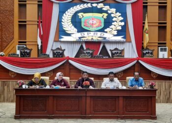 Komisi ll Hearing Dengan Beberapa OPD Bersama IPTM