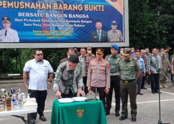 Pemusnahan 2.113 Botol Miras, Pemkot Terus Tekan Peningkatan Perdagangan Minuman Beralkohol Ilegal di Samarinda