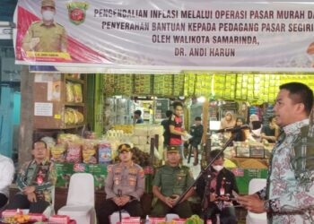 Pengendalian inflasi melalui Operasi Pasar murah Pemkot Berikan Bantuan Kepada Pedagang Pasar Segiri.