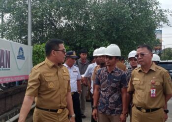 Andi Harun Turun ke Lapangan Tinjau Pembagunan Drainase Simpang 4 Lembuswana