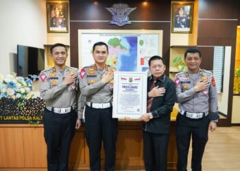 Lemkapi Beri Penghargaan Kepada Ditlantas Polda Kaltim