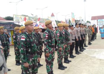 Satgas Pamtas RI-Malaysia Yonarmed 5 Pancagiri Mengikuti Upacara HUT Kabupaten Mahakam Ulu Ke-9 di Wilayah Perbatasan.
