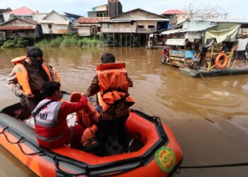 Polisi Bantu Evakuasi Penemuan Mayat Korban Laka Air di Perairan Sungai Kab.Berau