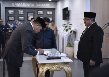 Wali Kota Lantik Ali Fitri Noor Sebagai PD BPR Samarinda