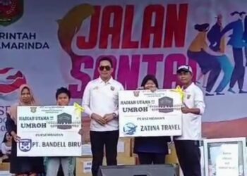 Ribuan Masyarakat Kota Samarinda Antusias Ikuti Jalan Santai Berhadiah Empat Tiket Perjalanan Umroh