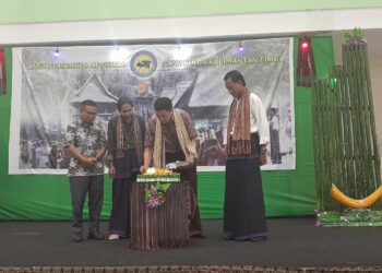 Walikota Samarinda Bangga Kepada Para Wisudawan Dalam Acara Dies Natalis Adonara ke-5