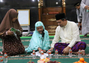 Wagub Kaltim Sampaikan Tausiyah Menjelang Tarawih, Ajak Masyarakat Kaltim Lebih Banyak Bersyukur