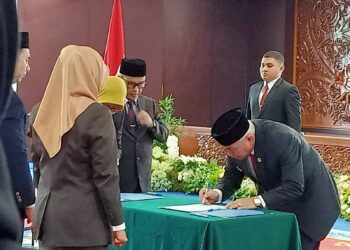 Sah, Sekwan Baru DPRD Kaltim Telah Dilantik Gubernur Kaltim