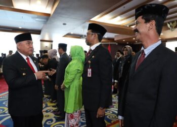 Isran Noor Lantik Agus Hari Kesuma (Kadispora) dan Agus Tianur (Kepala Pelaksanaan BPBD) Kaltim