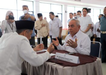 Gubernur Dan Wagub Kaltim Serahkan Zakat Pada BAZNAS, Harapkan Masyarakat Juga Sadar Pentingnya Zakat
