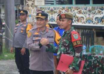 Soliditas TNI-Polri, Kapolres Mahakam Ulu Kunjungi Pos Pamtas RI-Malaysia Yonarmed 5/Pancagiri Sekaligus Olahraga Bersama