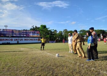 Jaring Bibit Unggul Pemain Sepakbola Muda dalam Piala Gubernur Kaltim U-17, AHK Tekankan Sportivitas