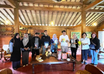 Dispar Provinsi Kaltim Ajak Pokdarwis Tumbit Melayu Studi Banding Ke Jawa Barat Untuk Memperkuat Daya Tarik Wisata