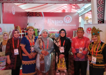 Ibu Presiden dan Ibu Wakil Presiden Kagumi Karya Perajin Benua Etam