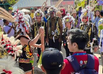 Dispar Provinsi Kaltim Perkenalkan Desa Budaya Pampang Pada Delegasi OIC-CA 2023