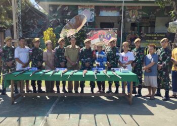 Belasan Pucuk Senjata Api Rakitan dan Munisi Diserahkan Warga Kampung Noha Tivab ke Satgas PAMTAS RI-Malaysia YONARMED 5/PANCAGIRI Pos Long Apari
